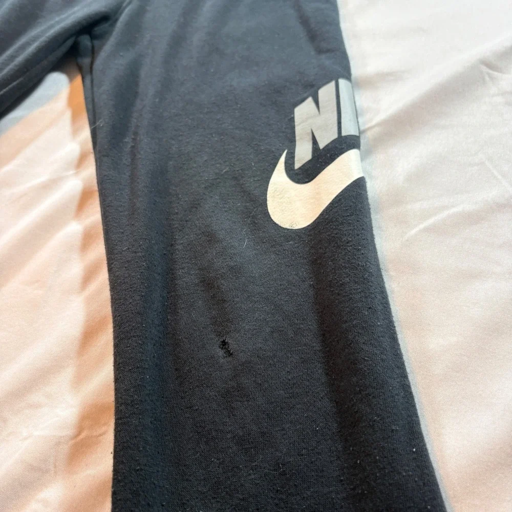 Nike Sweatpants Joggers Boys Youth Small Black Fleece Graphic Logo Activewear